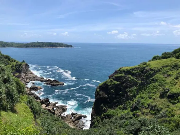 Pantai banyu tibo & bukit pengilon 5