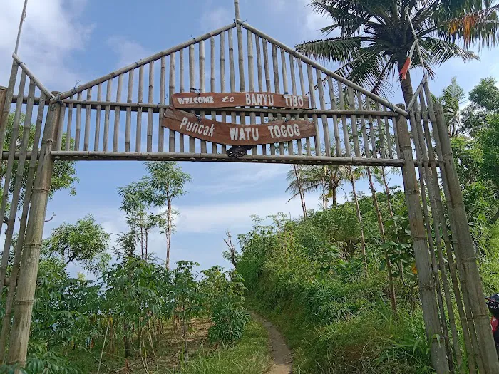 Pantai banyu tibo & bukit pengilon 1