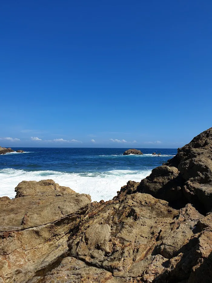 Pantai Watu Lumbung 2