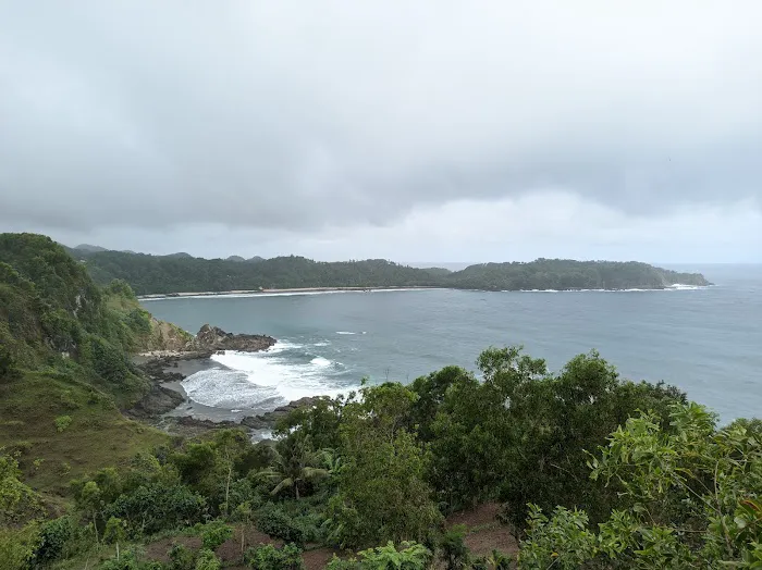 Pantai Watu Bolong 5