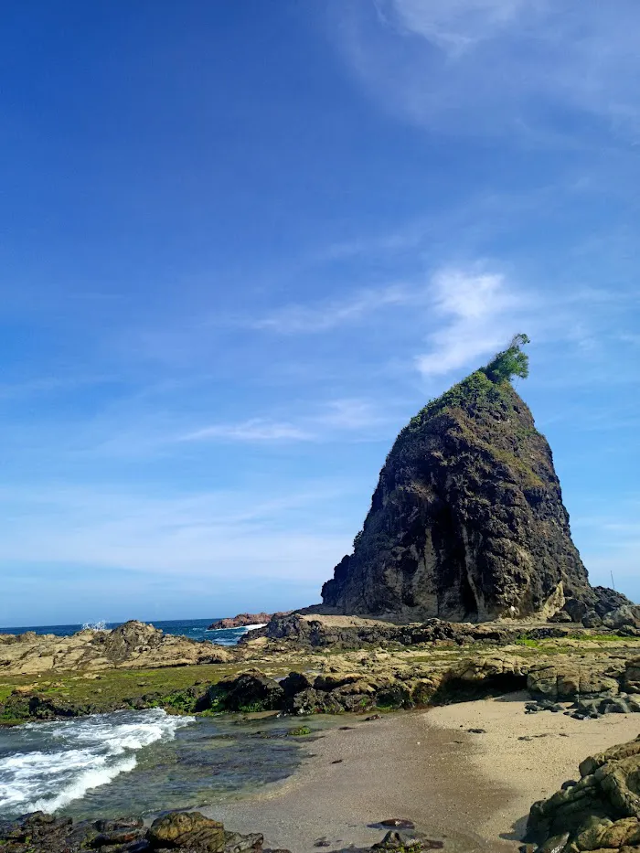 Pantai Watu Bolong 8