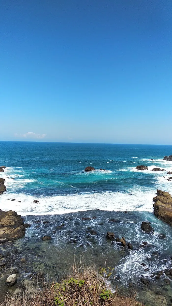 Pantai Watu Bolong 7