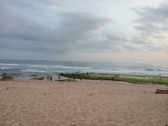 Penginapan Amanda pinggir pantai trenggole 6