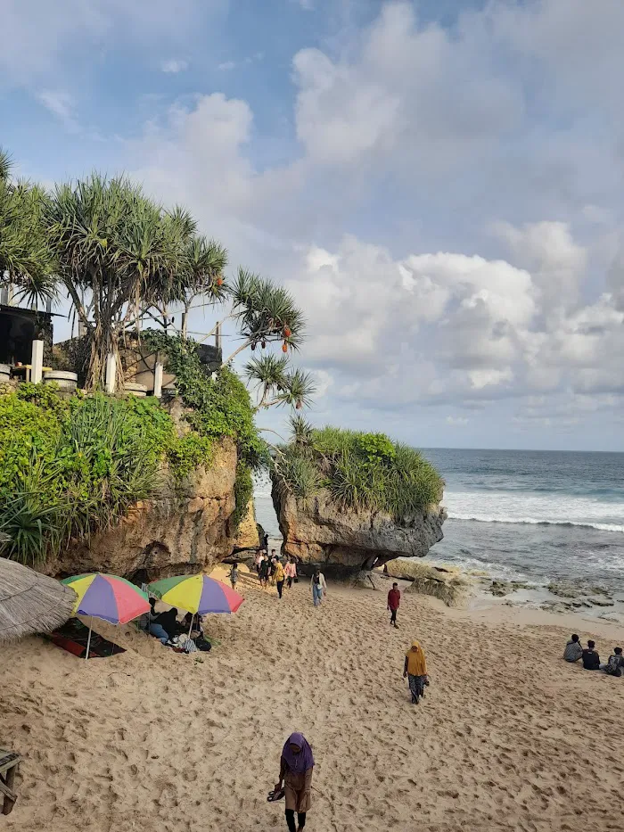 Pantai Goa Watulawang (Tepus) 6