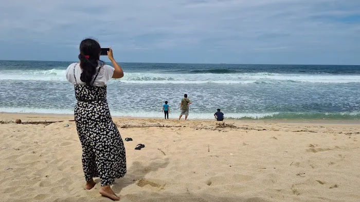 Pantai Goa Watulawang (Tepus) 0