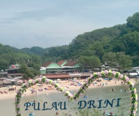 Pusat informasi pantai drini