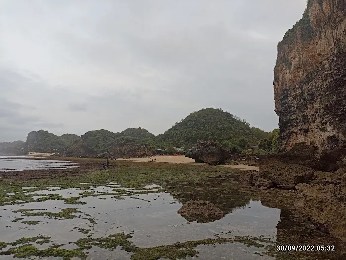 Pantai ngrumput 2