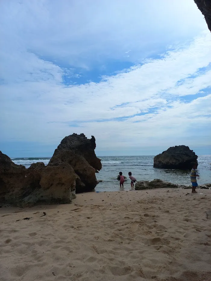 Pantai ngrumput 7