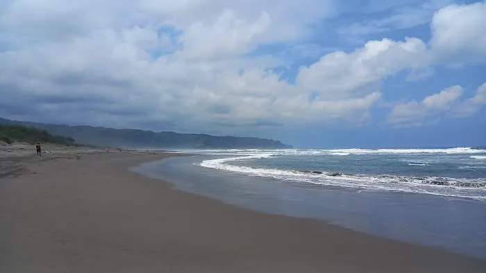 Pantai Cemara Sewu 6