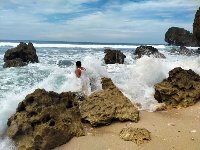 Pantai Ngedan 0