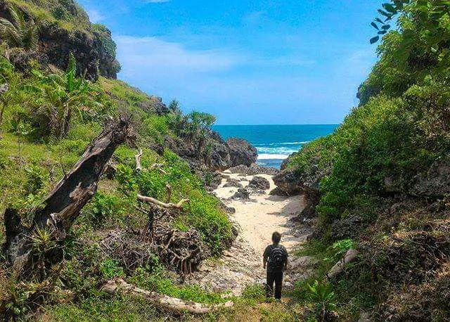 Pantai Mbirit 0