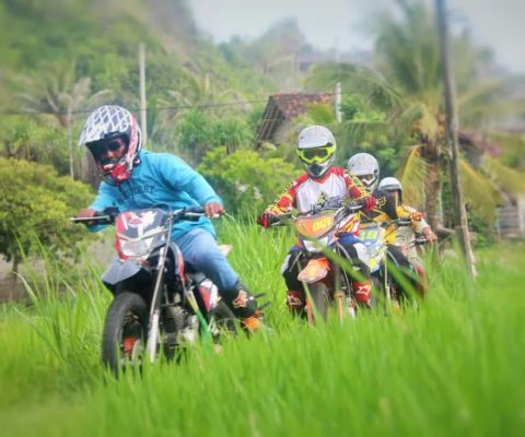 WISATA TRAIL PARANGTRITIS