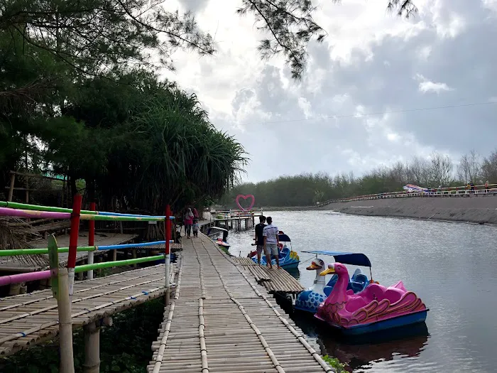 LAGUNA PANTAI TRISIK 0