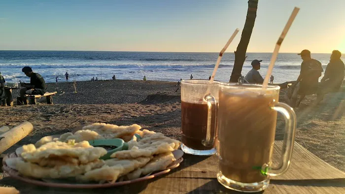 Pantai Tanggul Tirto 1