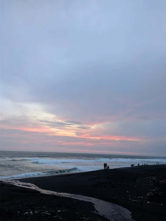 Pantai Tanggul Tirto 0