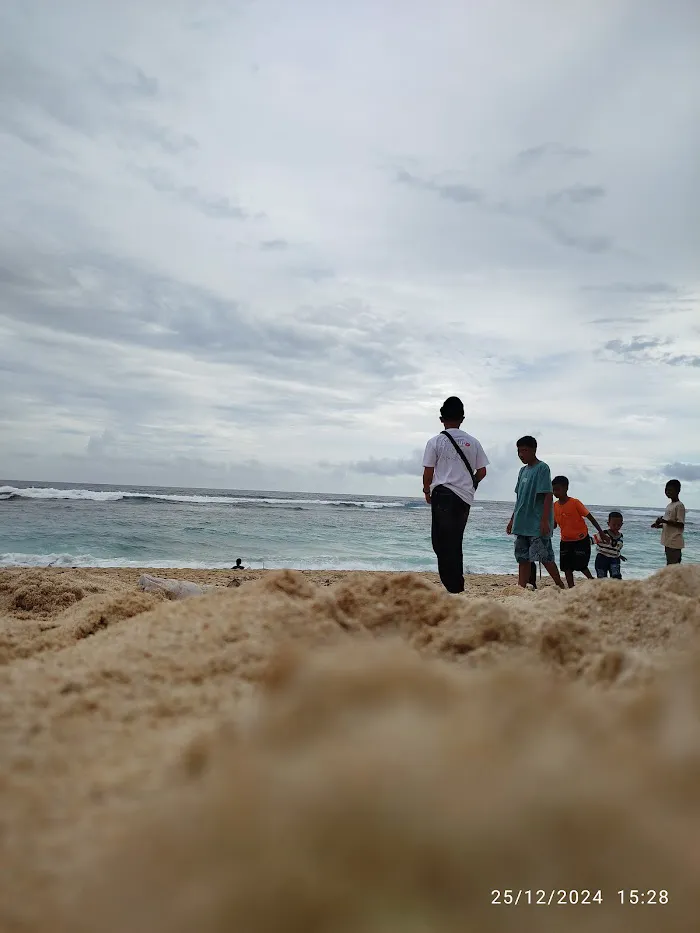 Pantai Melasti 2