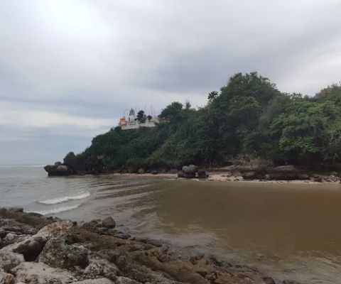 Teluk pantai geger