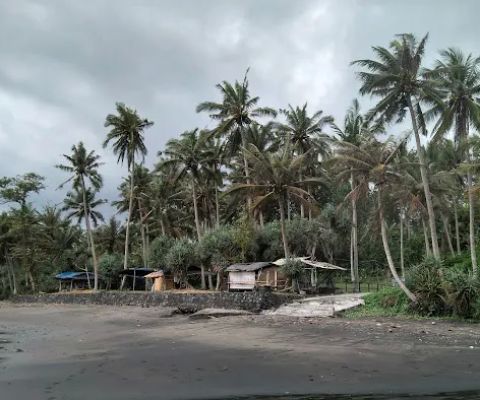 Pantai Batu Lumbang