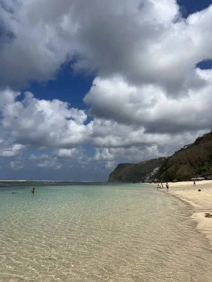 In der Nähe von Melasti Beach 4