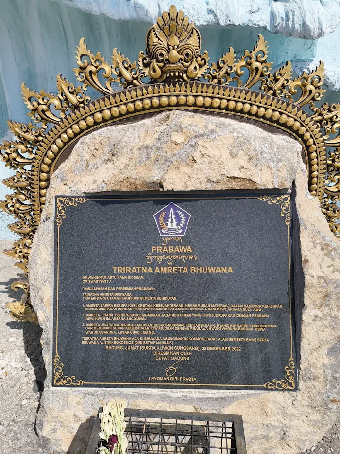 Patung Triratna Amreta Bhuwana 2