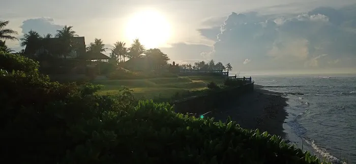 Pesisir pantai cemangi 6