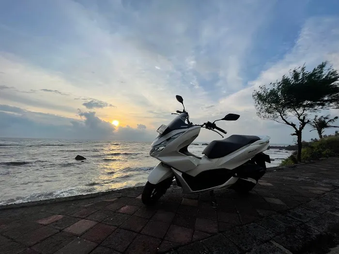 Pesisir pantai cemangi 7