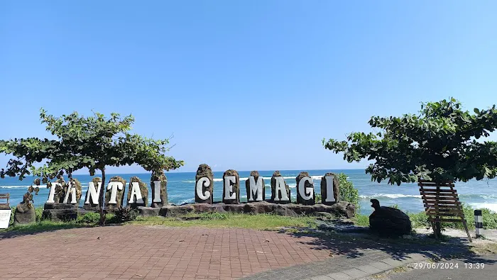 Pantai cemagi 2