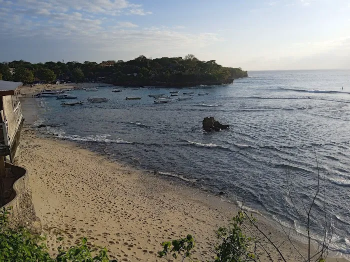 Cliff between Mushroom Beach and Secret Beach 1