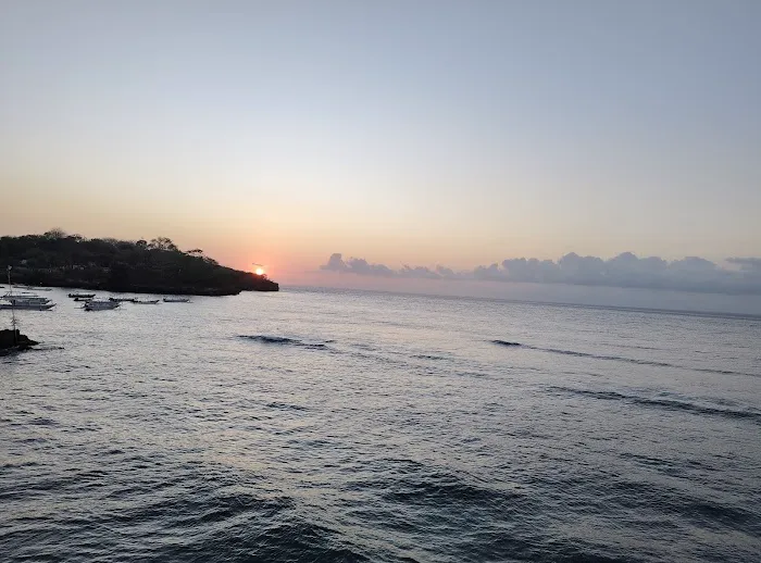 Cliff between Mushroom Beach and Secret Beach 2