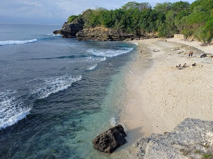 Cliff between Mushroom Beach and Secret Beach 0