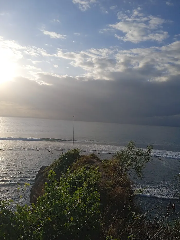 Cliff between Mushroom Beach and Secret Beach 3