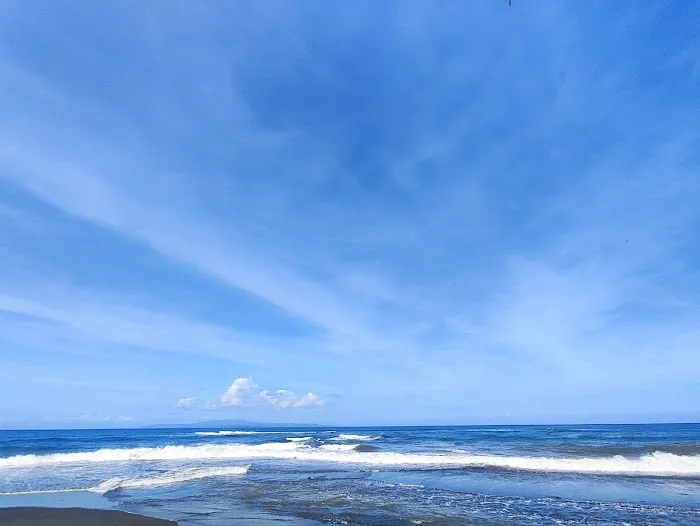 Pantai Sukaluwih 4