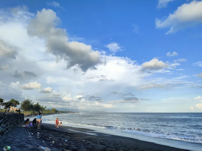 Pantai Sukaluwih 7