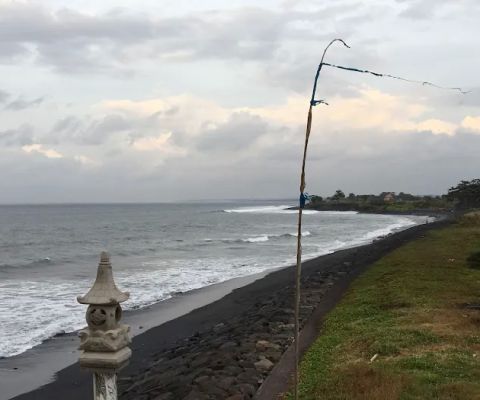 Pantai Batu Tumpeng