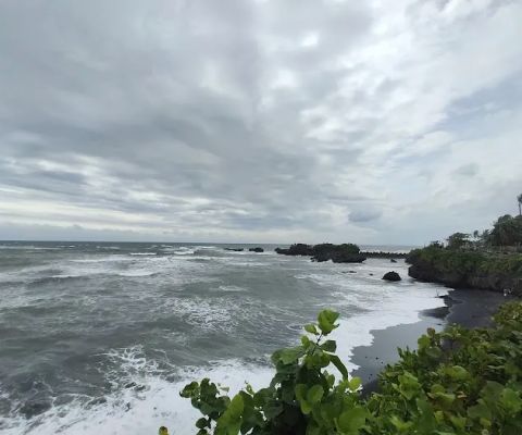 Pantai Mengening