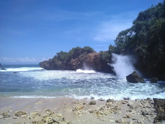 Watu Ngebros Beach 9