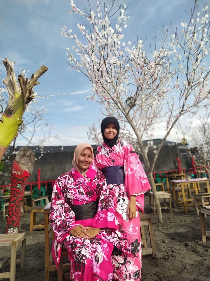 Nakama Cafe Taman Sakura 6
