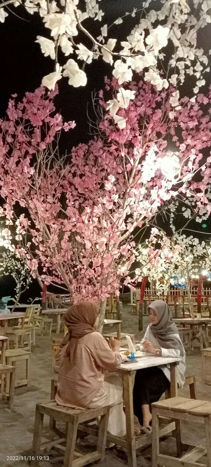 Nakama Cafe Taman Sakura 9