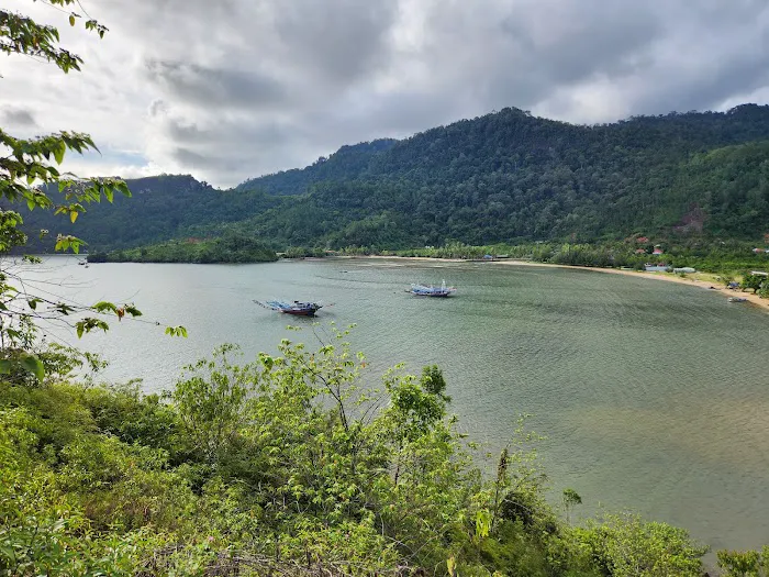 Pantai Sungai Nyalo 8