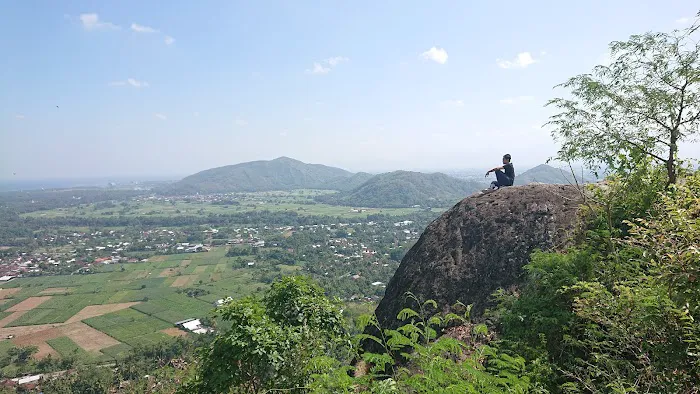 Gunung Batu Idung 1
