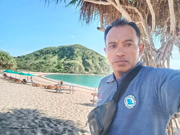 Pantai Tanjung Luar Lombok Timur 6