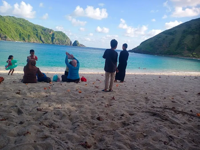 Pantai Tanjung Luar Lombok Timur 8