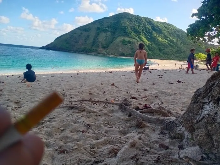 Pantai Tanjung Luar Lombok Timur 3