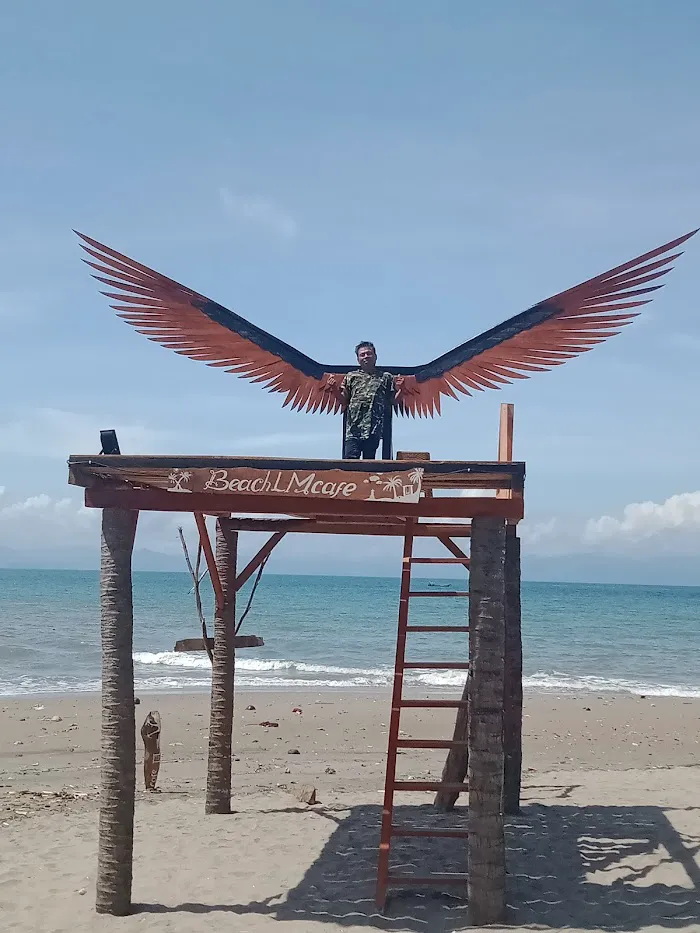 Beach LM Cafe 6