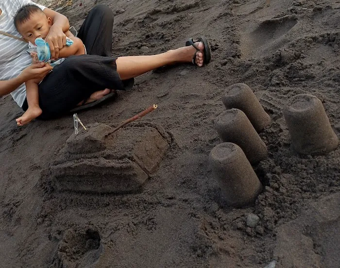 PANTAI JAWIREM 5