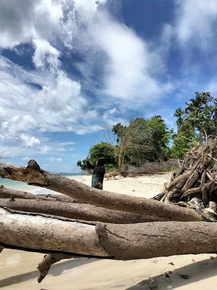 GILI TANGKONG BEACH 2