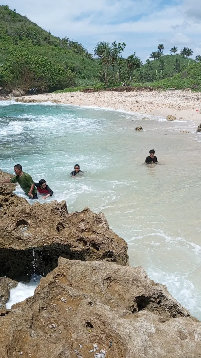Pantai Gladakan 8