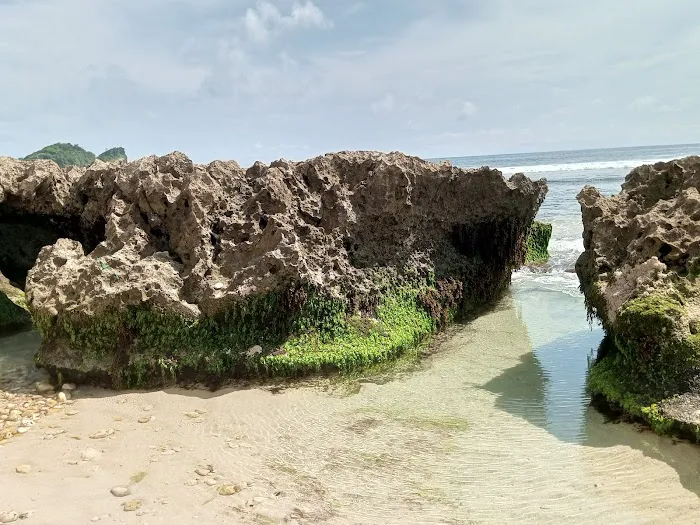 Pantai Gladakan 4