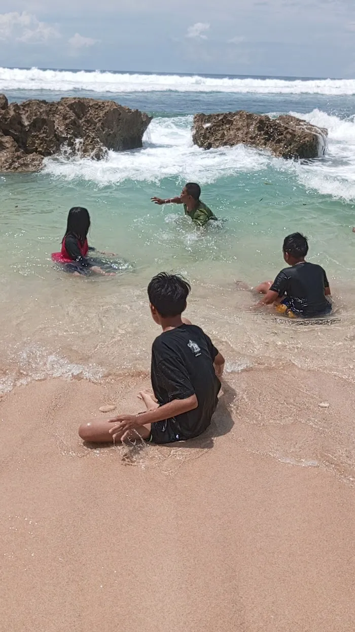 Pantai Gladakan 9