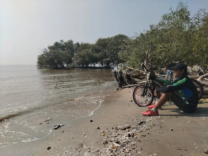 PANTAI PASIR PUTIH SURABAYA 0
